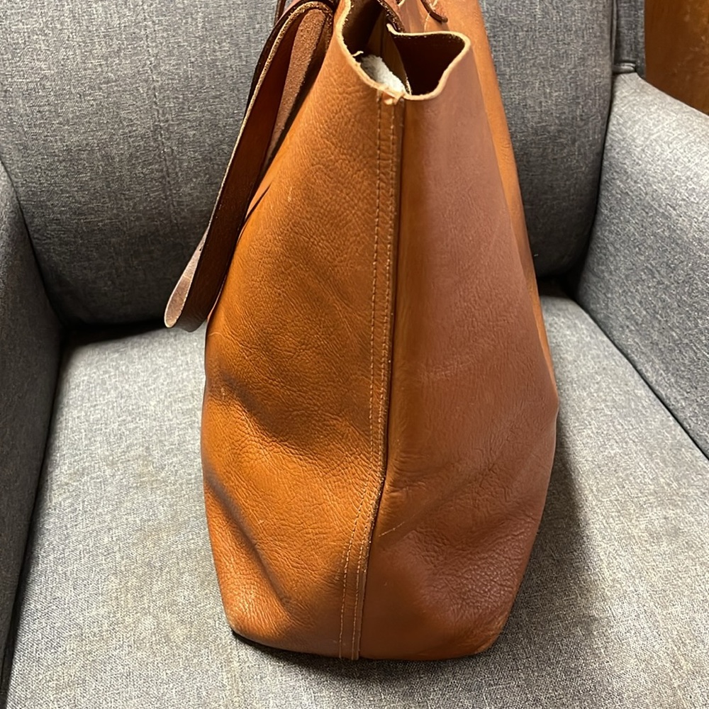 Madewell The Transport Tote- English Saddle - Picture 7 of 12